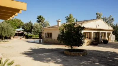Rustic finca on Camí Pla de Lloret street photo 12