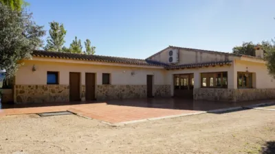 Rustic finca on Camí Pla de Lloret street photo 13