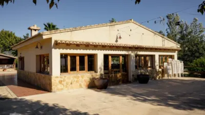Rustic finca on Camí Pla de Lloret street photo 14