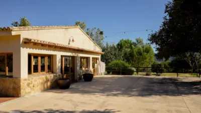 Rustic finca on Camí Pla de Lloret street photo 15