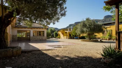 Rustic finca on Camí Pla de Lloret street photo 21