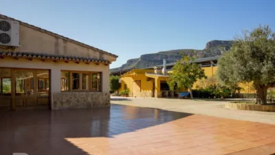 Rustic finca on Camí Pla de Lloret street photo 22