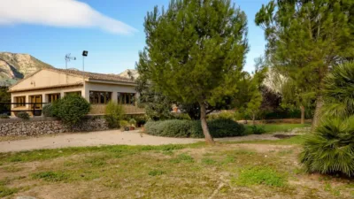 Rustic finca on Camí Pla de Lloret street photo 30