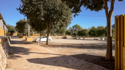 Rustic finca on Camí Pla de Lloret street photo 5