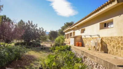 Rustic finca on Camí Pla de Lloret street photo 76