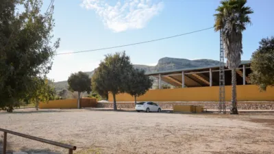 Rustic finca on Camí Pla de Lloret street photo 7