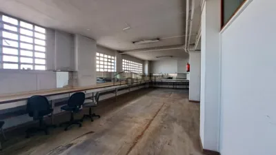 Local comercial en venta en Coruña (A) - Más
