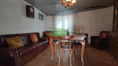 Stone house with land for sale in the Xinzo area. With just over 280m², we find this stone property located 5km from the centre of Xinzo de Limia, distributed over two floors and with a plot of 700m². Ground floor: We have two independent units totalling 182m², one of which serves as a garage and features internal stairs leading to the upper floor of the house. Main floor: Accessible also from the exterior, this level offers just over 100m² with 3 bedrooms, 1 bathroom, living room and kitchen. The aforementioned property includes a well and sheds previously used for farming tools and livestock. The house requires minor updating. The property is registered, facilitating future mortgage approval. View this and other properties on our website. photo 2