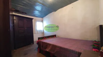 Stone house with land for sale in the Xinzo area. With just over 280m², we find this stone property located 5km from the centre of Xinzo de Limia, distributed over two floors and with a plot of 700m². Ground floor: We have two independent units totalling 182m², one of which serves as a garage and features internal stairs leading to the upper floor of the house. Main floor: Accessible also from the exterior, this level offers just over 100m² with 3 bedrooms, 1 bathroom, living room and kitchen. The aforementioned property includes a well and sheds previously used for farming tools and livestock. The house requires minor updating. The property is registered, facilitating future mortgage approval. View this and other properties on our website. photo 4