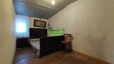 Stone house with land for sale in the Xinzo area. With just over 280m², we find this stone property located 5km from the centre of Xinzo de Limia, distributed over two floors and with a plot of 700m². Ground floor: We have two independent units totalling 182m², one of which serves as a garage and features internal stairs leading to the upper floor of the house. Main floor: Accessible also from the exterior, this level offers just over 100m² with 3 bedrooms, 1 bathroom, living room and kitchen. The aforementioned property includes a well and sheds previously used for farming tools and livestock. The house requires minor updating. The property is registered, facilitating future mortgage approval. View this and other properties on our website. photo 5