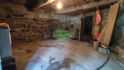 Stone house with land for sale in the Xinzo area. With just over 280m², we find this stone property located 5km from the centre of Xinzo de Limia, distributed over two floors and with a plot of 700m². Ground floor: We have two independent units totalling 182m², one of which serves as a garage and features internal stairs leading to the upper floor of the house. Main floor: Accessible also from the exterior, this level offers just over 100m² with 3 bedrooms, 1 bathroom, living room and kitchen. The aforementioned property includes a well and sheds previously used for farming tools and livestock. The house requires minor updating. The property is registered, facilitating future mortgage approval. View this and other properties on our website. photo 8