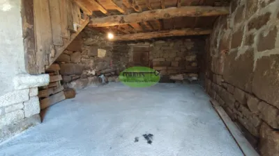 Stone house with land for sale in the Xinzo area. With just over 280m², we find this stone property located 5km from the centre of Xinzo de Limia, distributed over two floors and with a plot of 700m². Ground floor: We have two independent units totalling 182m², one of which serves as a garage and features internal stairs leading to the upper floor of the house. Main floor: Accessible also from the exterior, this level offers just over 100m² with 3 bedrooms, 1 bathroom, living room and kitchen. The aforementioned property includes a well and sheds previously used for farming tools and livestock. The house requires minor updating. The property is registered, facilitating future mortgage approval. View this and other properties on our website. photo 9