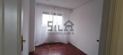 Piso en alquiler en Calle de Villa Valencia, O Couto (Ourense Capital) de 850 €<span>/mes</span>