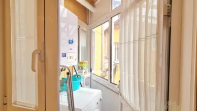 Piso – O Milladoiro, Seidón - Más
