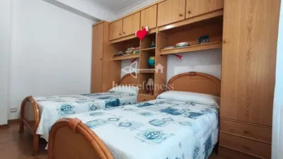 Apartment on Reis Católicos Street photo 19