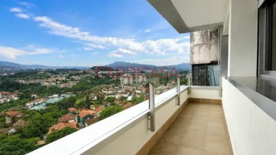 Piso en venta en Avenida de la Gran Vía, cerca de Calle de Zamora, Praza España-Zona Corte Inglés (Distrito Casco Urbano. Vigo) de 375.000 €