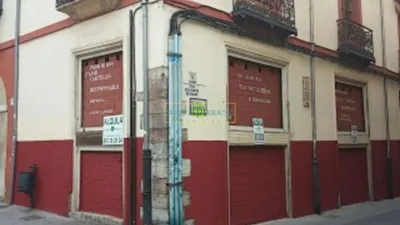 Commercial premises for rent in Calle del Conde Rebolledo, Casco Antiguo (León Capital) of 2.000 €<span>/month</span>