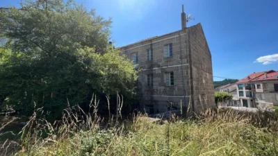 Casa en venta en Avenida de Balneario, cerca de Calle del Río Miño, O Carballiño de 130.000 €