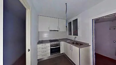 Apartment for sale in Carrer de Narcís Monturiol, Esplugues de Llobregat, Barcelona. This 78 m² property features 3 bedrooms, a bright living-dining room, a fitted kitchen with access to the utility room, and 1 full bathroom with a shower tray. The apartment has parquet flooring. It is located close to shops, restaurants, supermarkets, schools, pharmacies, bus stops, and green areas. Easy access to the N-340 and B-20 highways. Is this what you’ve been looking for? Come and view it. We look forward to seeing you. At Aliseda Inmobiliaria, we offer the largest selection of properties at the best guaranteed price. Discover our extensive portfolio and don’t miss the opportunity to find your perfect home. Investment opportunity: occupied property. Please consult our Commercial Agent for additional information regarding the property and special sales conditions. The price has been set based on the buyer acquiring the property in its current occupied state; therefore, this price would not apply if the property were vacant at the time of signing the public deed. Interior viewings are not possible. Photographs may not the current condition of the property. photo 5