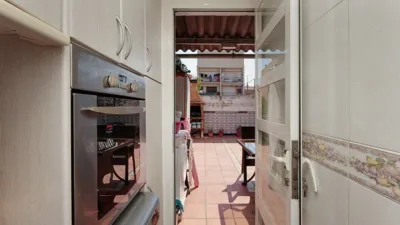 Flat on Carrer de Güell i Ferrer photo 5