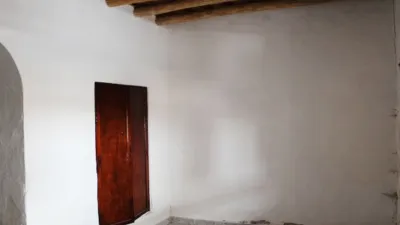Casa en venta en Calle de Barrioseco, La Campana de 24.750 €