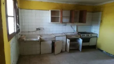 Chalet en venta en Calle de la Carretera, Sástago de 25.660 €