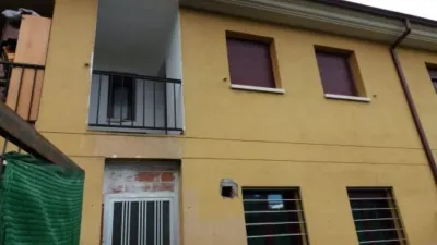 Semi-detached house for sale in Calle de la Edrada, Cacabelos of 20.000 €