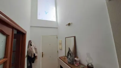 Apartment on street photo 10