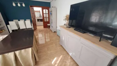 Apartment on street photo 14
