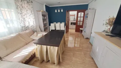 Apartment on street photo 17