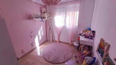 Apartment on street photo 6