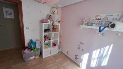Apartment on street photo 7