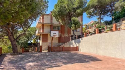 Chalet on Carrer de Prat de la Riba photo 2