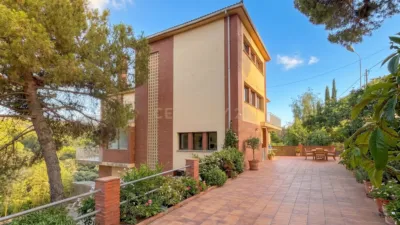 Chalet on Carrer de Prat de la Riba photo 4