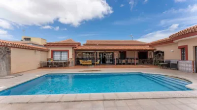 Chalet en calle Arona photo 2