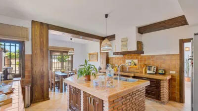 Chalet on Calle de los Moriles photo 13