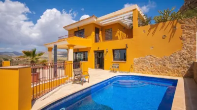 Chalet en calle Carrer Xaloc photo 3