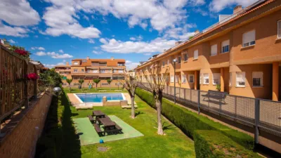 Chalet en calle Clara Campoamor photo 5