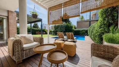 Chalet on Carrer dels Urals