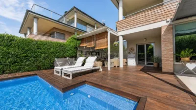 Chalet on Carrer dels Urals photo 6