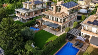 Chalet on Carrer dels Urals photo 5