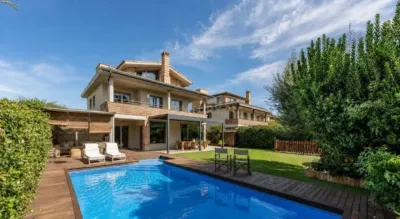Chalet on Carrer dels Urals photo 3