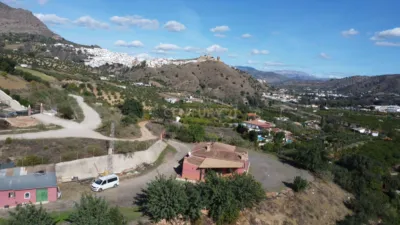 Chalet on Calle Ds Poligono 16 133 Alora photo 2