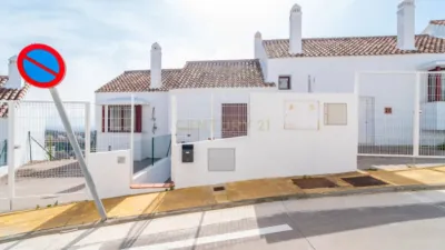 Chalet on Calle Doña Julia photo 2