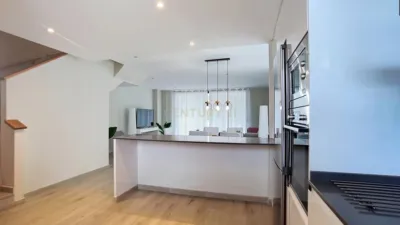 Chalet on Calle Encinas photo 9