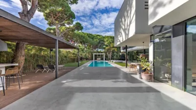 Chalet on Passeig Marítim photo 8