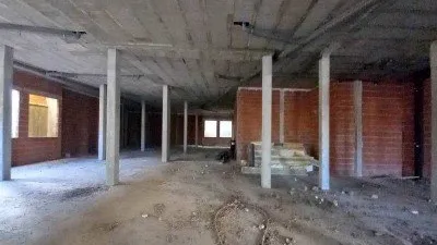 Local comercial en venta en Calle C.Canal - Más