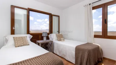 Chalet en venta en Calle Sabina, número 3A4, Corralejo (La Oliva) de 415.000 €
