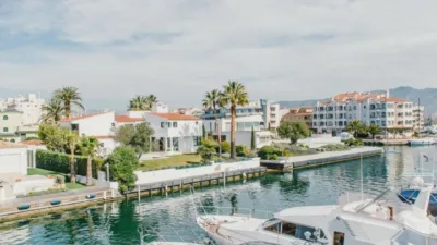 Townhouse in Empuriabrava photo 7