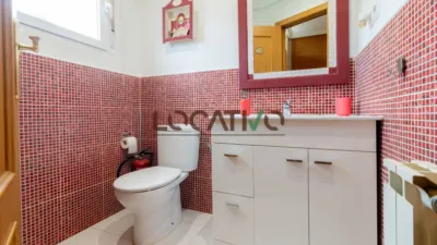Semi-detached House in Urban Core photo 17